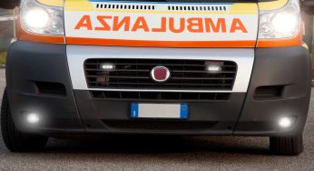 Ambulanza: perché la scritta è segnata al contrario | Il motivo