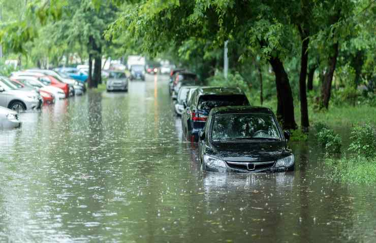 temporale auto cosa fare