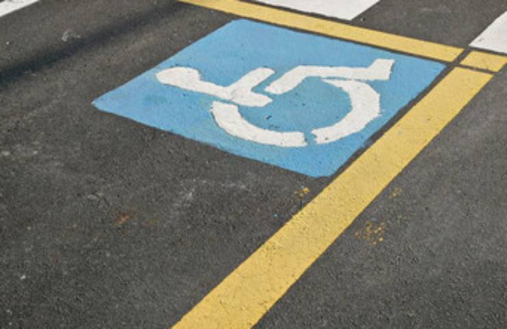 parcheggio disabili multa 