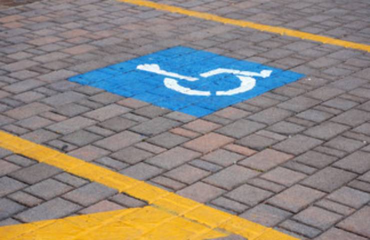 parcheggio disabili multa